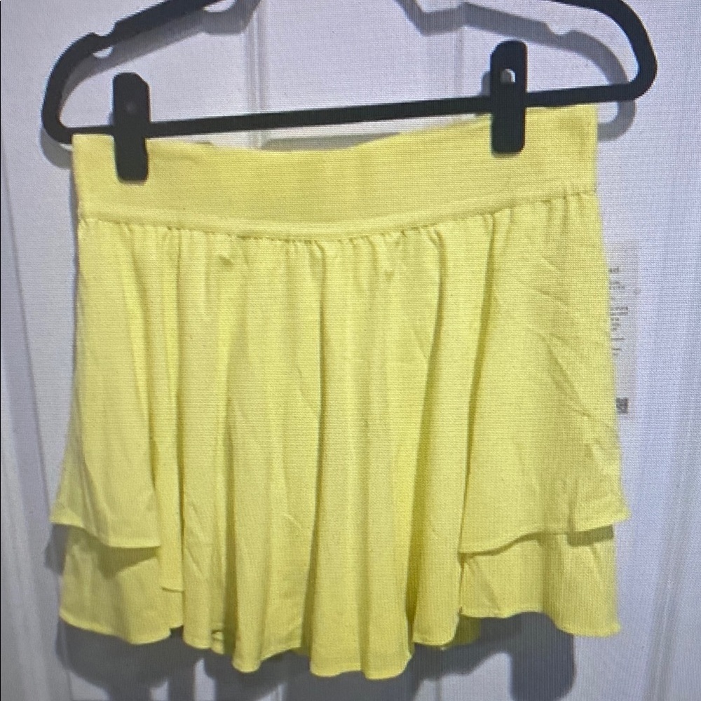 Lululemon Court Rival Skort. NWT. Size 10. Highlighter Yellow.